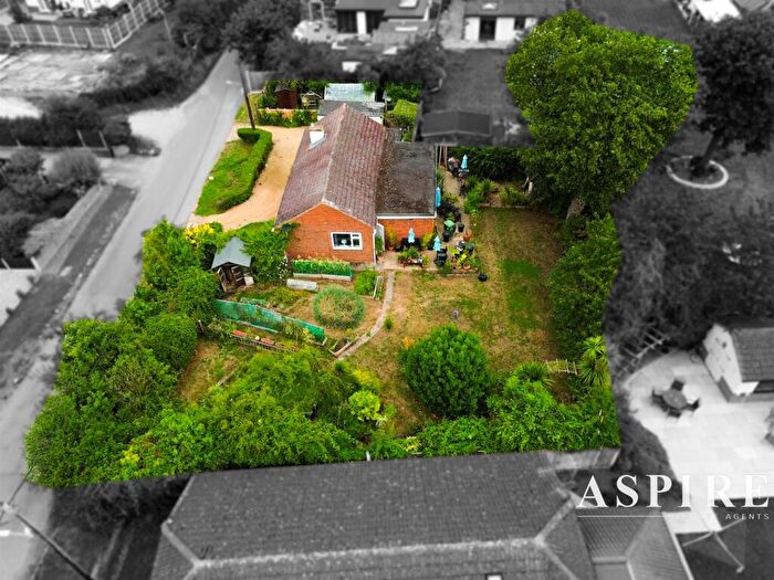 3 Bedroom Detached Bungalow For Sale In Sugden Avenue, Wickford, SS12