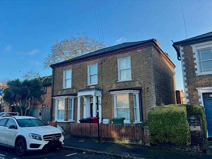 2 Bedroom Maisonette For Sale In Victoria Street, Slough, SL1