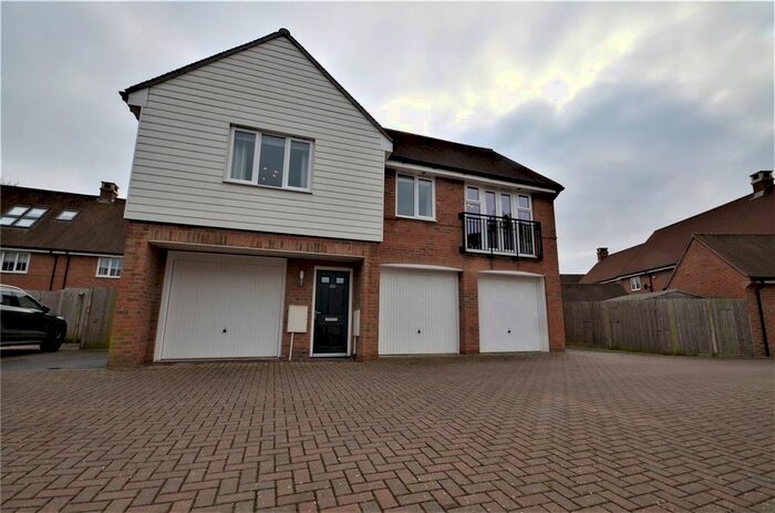 2 Bedroom Parking/garage To Rent In Kilnwood Vale, Faygate RH12