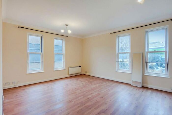 2 Bedroom Flat To Rent In Leabank Square, Hackney Wick, London, E9