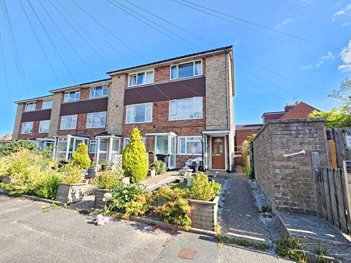 2 Bedroom Maisonette For Sale In Battery Close, Gosport, PO12