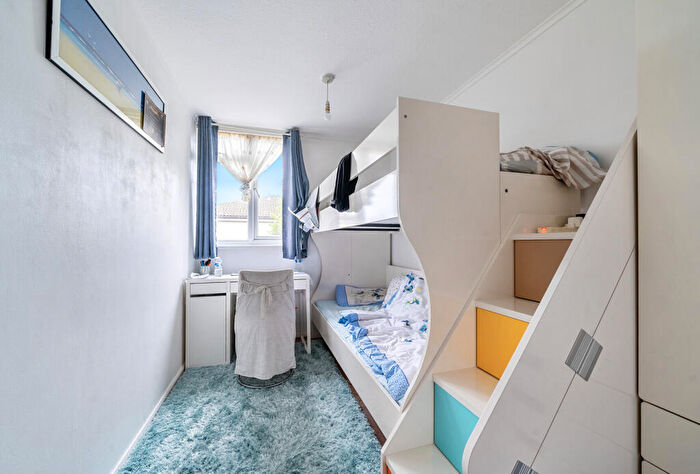 3 Bedroom Terraced House For Sale In Crocus Field, Barnet, EN5