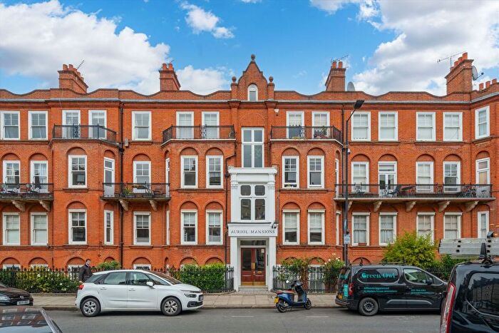 3 Bedroom Flat To Rent In Edith Road, West Kensington, W14