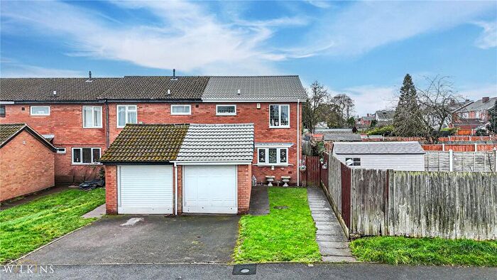 3 Bedroom End Of Terrace House For Sale In Barn Meadow, Birmingham, West Midlands, B25