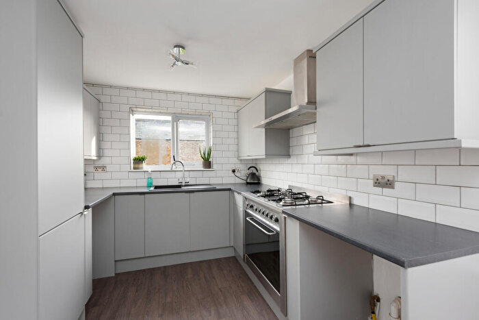 1 Bedroom Flat For Sale In Brunswick Square, Herne Bay, Kent, CT6