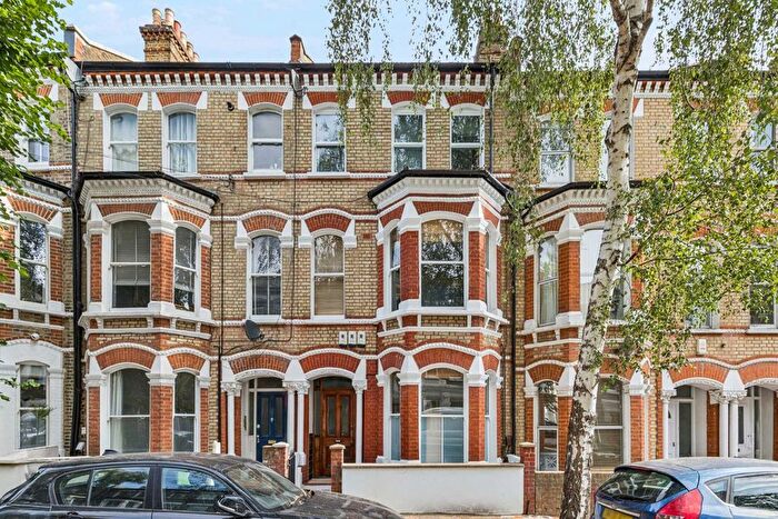 2 Bedroom Flat To Rent In St. Luke's Avenue, Clapham, SW4
