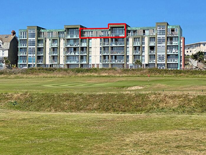 2 Bedroom Flat For Sale In Headland Road, Newquay, Cornwall, TR7