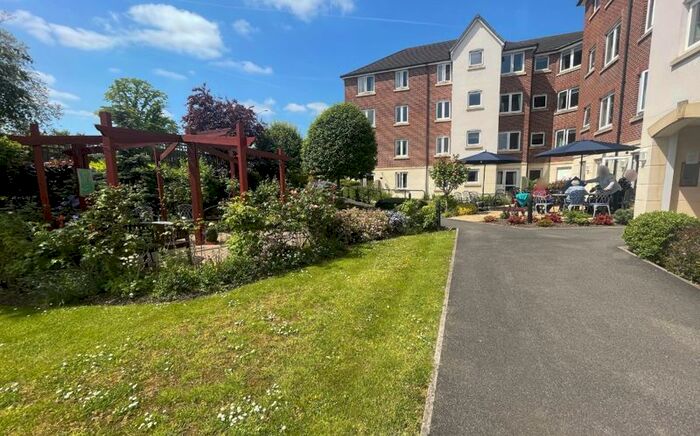 2 Bedroom Property To Rent In Windsor Way, Aldershot, GU11