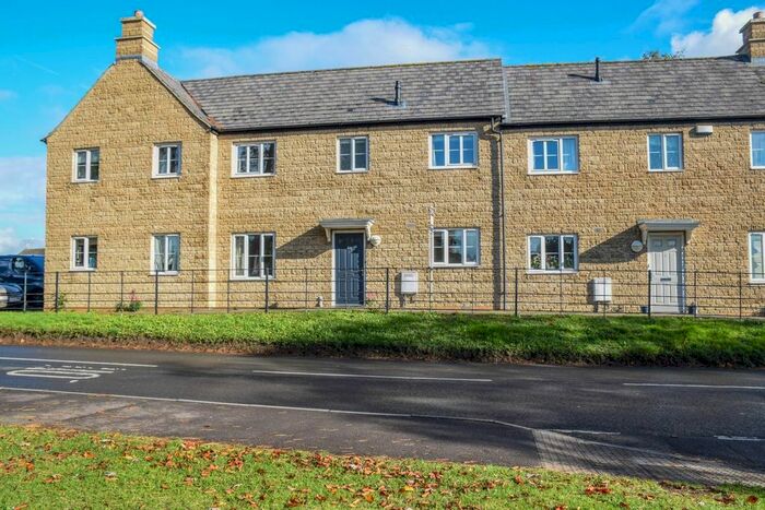 3 Bedroom Terraced House To Rent In Minot Close, Malmesbury SN16