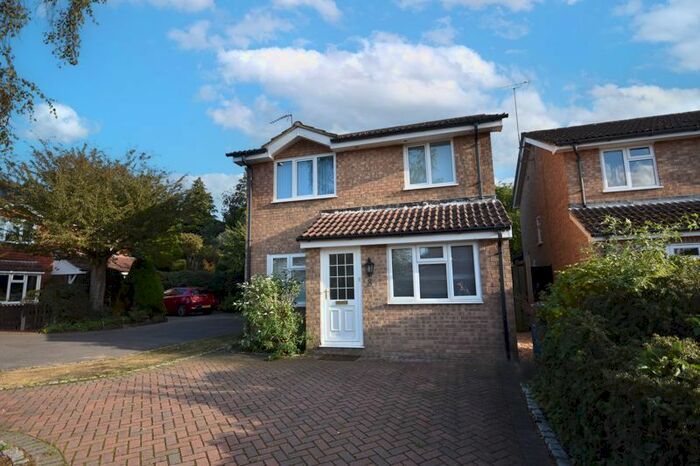 4 Bedroom Detached House To Rent In Southern Way, Farnham, GU9