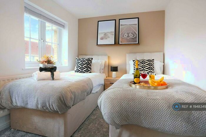 2 Bedroom Terraced House To Rent In Hutton Close, Luton, LU4