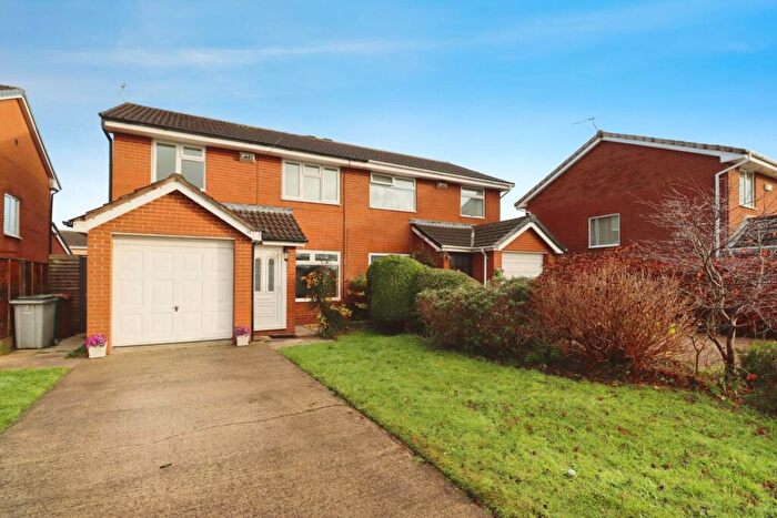 3 Bedroom House To Rent In Stevenson Drive, Spital, CH63