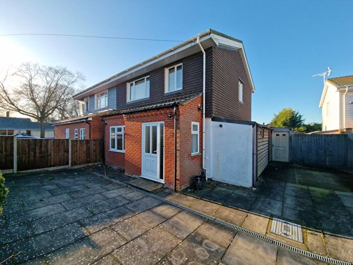 4 Bedroom Semi-detached House For Sale In Shepherd Close, Norwich, NR5
