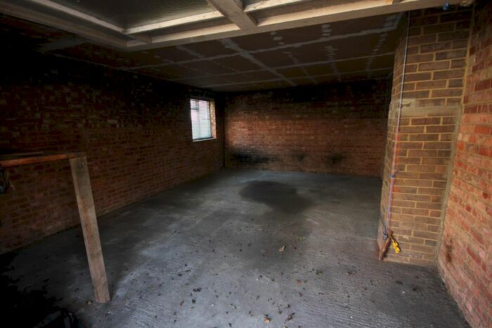 Garage / Parking To Rent In Old Shoreham Road, Portslade, Brighton, BN41