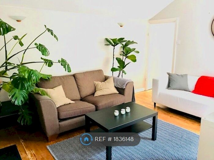 2 Bedroom Maisonette To Rent In Mantilla Road, London, SW17