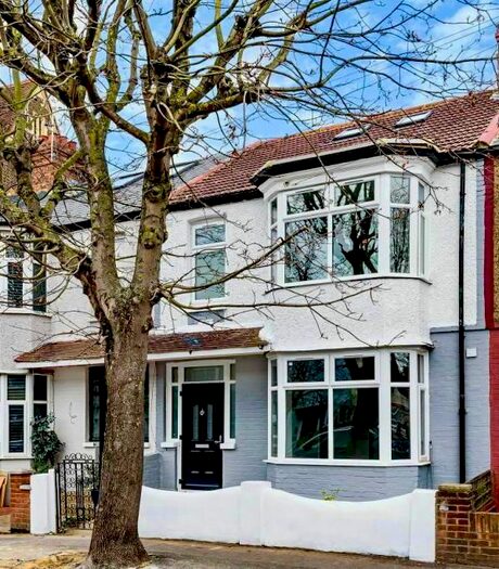 3 Bedroom Flat To Rent In Gorringe Park Avenue, Mitcham, CR4