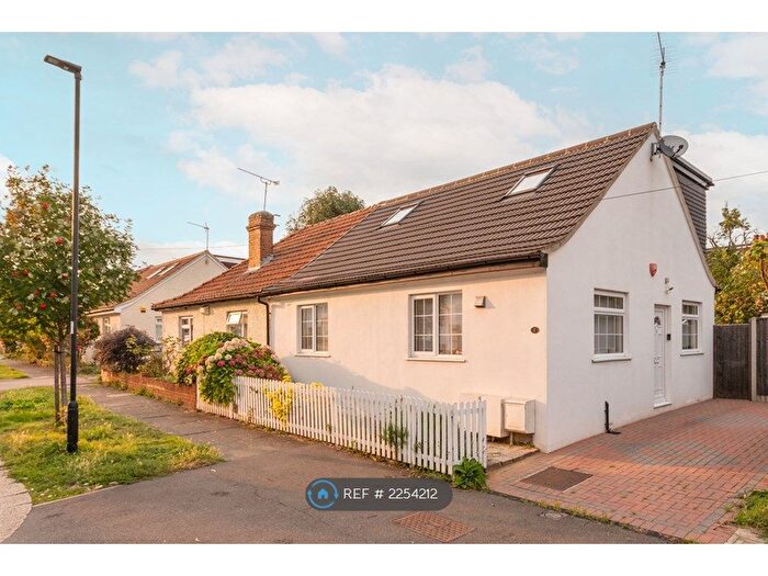 3 Bedroom Semi-Detached House To Rent In Lytton Avenue, London, N13