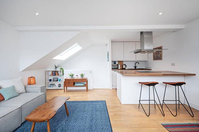 1 Bedroom Flat To Rent In French Place, Shoreditch, London, E1