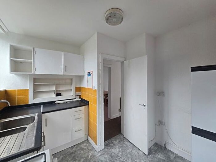 2 Bedroom Bungalow To Rent In Newnham Avenue, Bedford, MK41