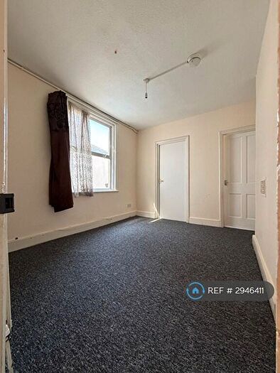 3 Bedroom Flat To Rent In Sheringham Avenue, London, E12