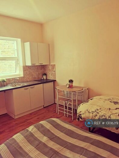 Studio To Rent In Dongola Road, London, N17