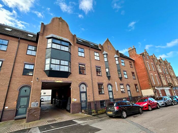 2 Bedroom Flat For Sale In Norwich Avenue West, Bournemouth, BH2