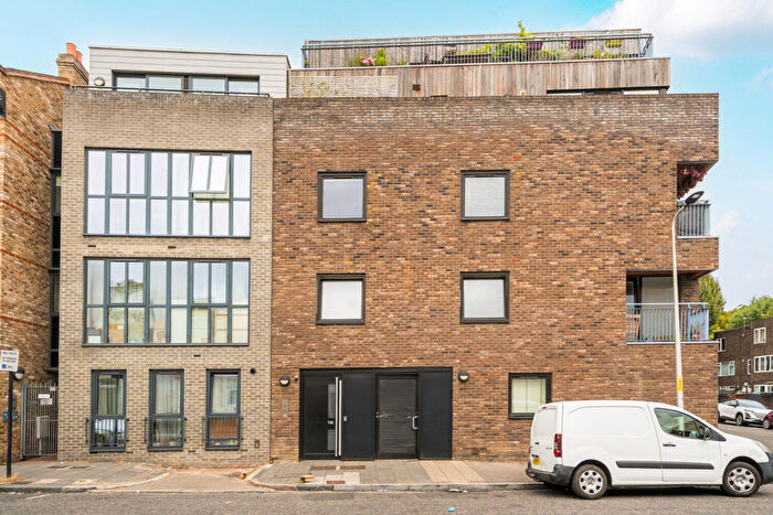1 Bedroom Apartment For Sale In Warham Street, London, SE5