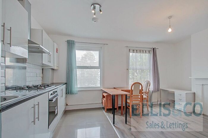 2 Bedroom Flat For Sale In Rosebank Road, London, W7