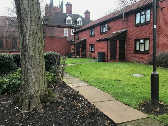 Studio To Rent In Bond Square, Birmingham, B18