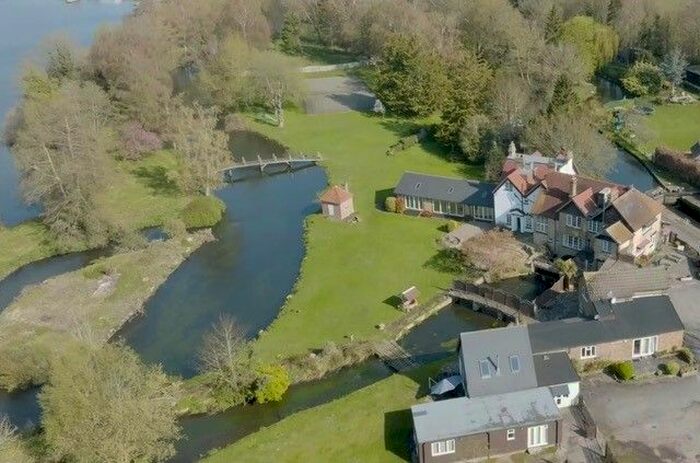 8 Bedroom Detached House For Sale In Park Lane, Harefield, Uxbridge, UB9