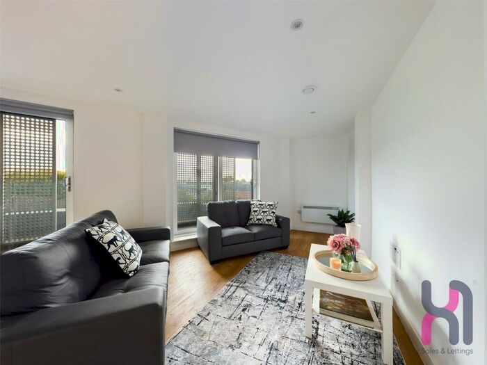3 Bedroom Flat To Rent In The Plaza, Advent Way, Ancoats, Manchester, M4