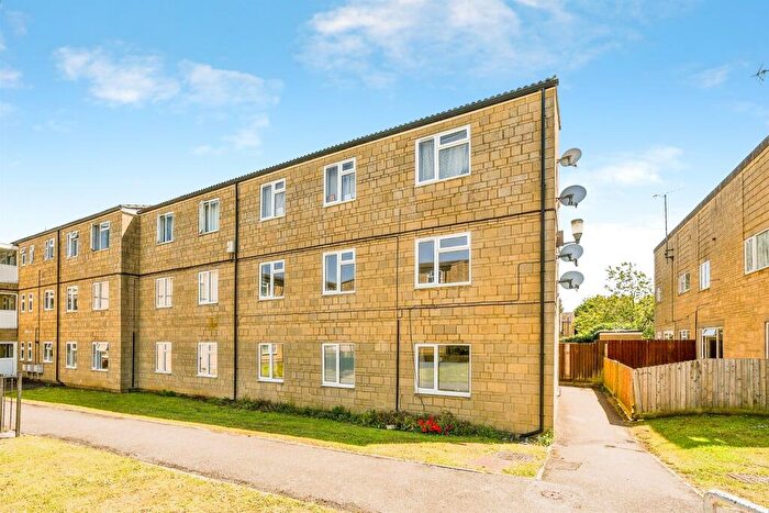 2 Bedroom Flat For Sale In Stepstairs Lane, Cirencester, GL7