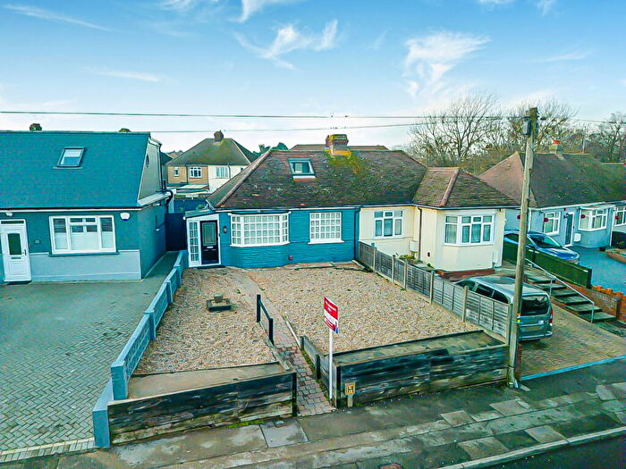 2 Bedroom Semi-Detached Bungalow For Sale In Pump Lane, Rainham, Gillingham, ME8