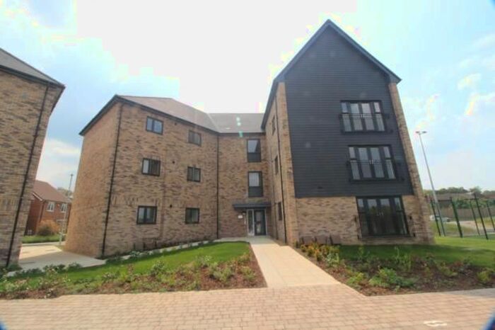 1 Bedroom Flat To Rent In Chapman Way, Hitchin, SG4