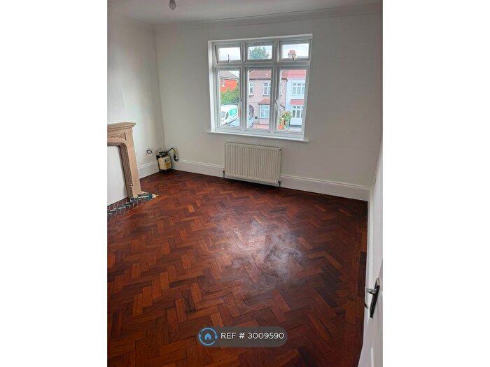 2 Bedroom Flat To Rent In Hornchurch Road, Hornchurch, RM11