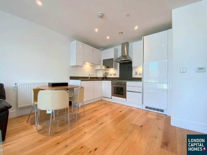 1 Bedroom Flat To Rent In Sovereign Tower, Emily St, London, E16
