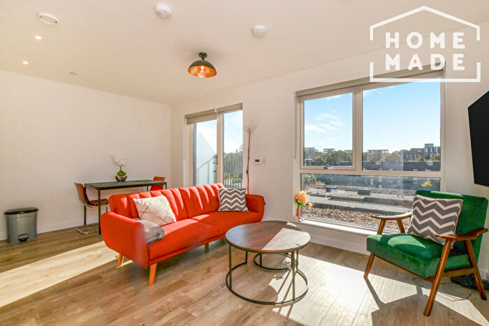 2 Bedroom Flat To Rent In Louis Close, N7