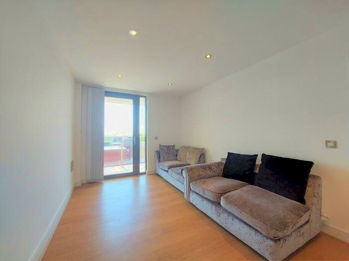 1 Bedroom Flat To Rent In Gateway House, Regents Park Road, Finchley, London, N3