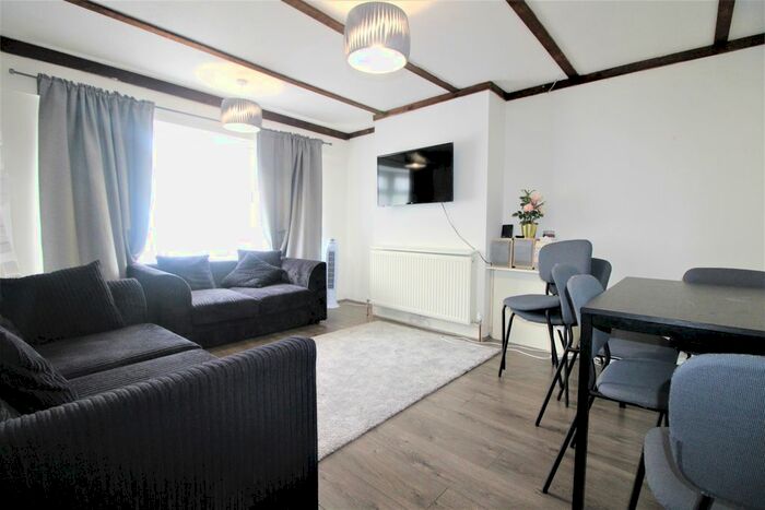 5 Bedroom Semi-Detached House To Rent In Mutton Lane, Potters Bar, EN6