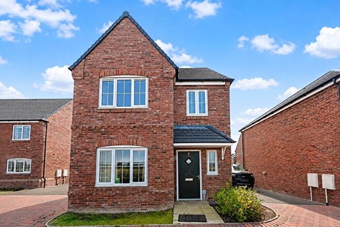 3 Bedroom Detached House To Rent In Hollinghurst Close, Houlton, CV23