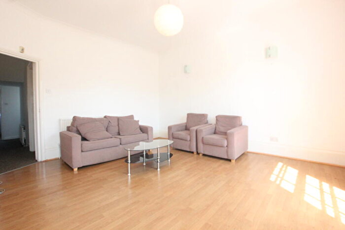 3 Bedroom Apartment To Rent In Southgate Road, London, N1