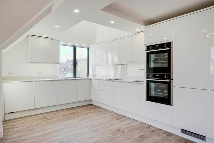 2 Bedroom Flat To Rent In Golders Green Road, London, NW11