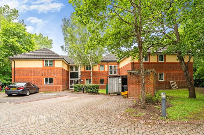 2 Bedroom Flat To Rent In St. Marys Way, Guildford, Surrey, GU2