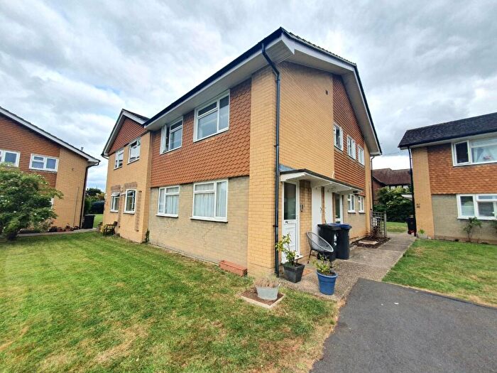 2 Bedroom Flat To Rent In Glebe Way, Whitstable, Kent, CT5