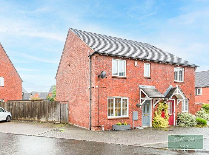 3 Bedroom Semi-Detached House For Sale In Paddock Way, Hinckley, LE10