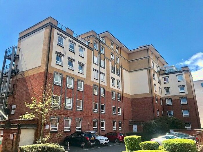 2 Bedroom Flat To Rent In Goldsmiths Court, Briton Street, Southampton, SO14