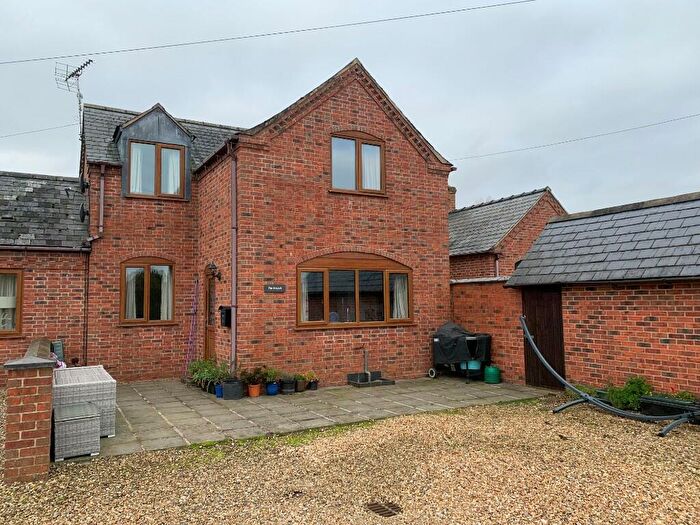 2 Bedroom Cottage To Rent In Northampton Road, NN6