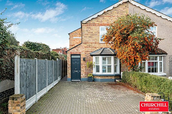 2 Bedroom House For Sale In Halstead Road, Wanstead, E11