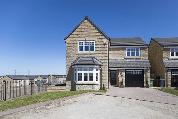 4 Bedroom Detached House For Sale In Pavilion View, Lindley, Huddersfield, HD3