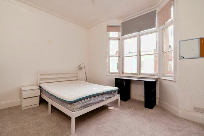 3 Bedroom Flat To Rent In Parkway, NW1